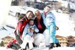 Gerlos 7 maart 2012
Job Nieuwenhuizen (de bus) met vrouw en kinderen skien in Gerlos.
Peter Smulders bv