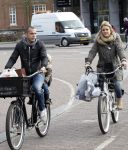 Amsterdam 21 februari 2012
Johnny Charlotte en Jezebel op de fiets in Amsterdam.
Peter Smulders bv