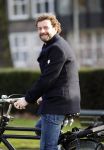 Amsterdam 21 februari 2012
Raymond v d Klundert, Kluun op de fiets in amsterdam.
Peter Smulders bv