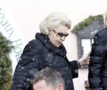 Lech 19 februari 2012
Koningin Beatrix en prinses Mabel Wisse Smit vertrekken vanuit hotel Post met BMW X5 van politie naar ziekenhuis in Innsbruck waar Prins Friso ligt na zijn ski ongeluk.
Peter Smulders bv