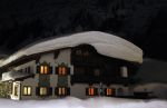 Lech 19 februari 2012
Lech sfeerfoto's s avonds en chalet van koningin Beatrix.
Peter Smulders bv