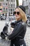 Amsterdam 12 maart 2012
Modeshow Claes Iversen op de wallen. Lieke v lexmond en zut Jetteke op scooter
Peter Smulders bv