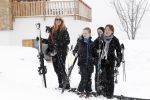 Lech 26februari 2012
Linda de Mol met kinderen Julian en Noah en vriend Jeroen Rietbergen op ski vakantie in Lech.
Peter Smulders bv