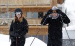 Lech 26februari 2012
Linda de Mol met kinderen Julian en Noah en vriend Jeroen Rietbergen op ski vakantie in Lech.
Peter Smulders bv