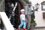 Lech 19 februari 2012
Prinses Maxima Prins Willem Alexander Prinses laurentien Prins Constantin Prinses Mabel Wisse Smit en de prinsesjes Amalia Ariane Alexia Eloise Claus Cazimir Luana en Zaria gaan skien en vertrekken bij Hotel Post.
Peter Smulders bv