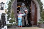 Lech 19 februari 2012
Prinses Maxima arriveert bij hotel Post met prinses Luana en Zaria (rose pak en groene helm) en Prins Willem Alexander en prinses Amalia Ariane en Alexia.
Peter Smulders bv