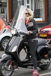 Amsterdam 9 maart 2012
Nikkie Plessen mop vespa scooter.
Peter Smulders bv