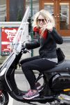 Amsterdam 9 maart 2012
Nikkie Plessen mop vespa scooter.
Peter Smulders bv