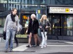 Schiphol 16 februari 2012
Patricia Paay en Nicky v Dam halen Christina Curry en haar vriend op op schiphol.
Peter Smulders bv