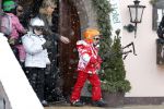 Lech 19 februari 2012
Prinses Maxima Prins Willem Alexander Prinses laurentien Prins Constantin Prinses Mabel Wisse Smit en de prinsesjes Amalia Ariane Alexia Eloise Claus Cazimir Luana en Zaria gaan skien en vertrekken bij Hotel Post.
Peter Smulders bv