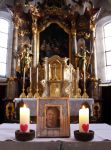Innsbruck en Lech 18 februari 2012
Prins Friso ligt in het universitair ziekenhuis na zijn ongeluk met lawine in Lech.
Koningin Beatrix en zijn vrouw Prinses Mabel Wisse Smit zoeken hem op. Foto Friso in kerk met kaarsjes
Peter Smulders bv