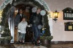 Lech 19 februari 2012
Prinses mabel Wisse Smit en Prins Willem Alexander vertrekken vanuit Hotel Post naar het ziekenhuis in Innsbruck waar Prins Friso ligt na zijn skiongeluk. Prinses Amalia Ariane en Alexia vertrekken met aupair.
Peter Smulders bv
