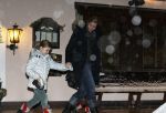 Lech 19 februari 2012
Prinses mabel Wisse Smit en Prins Willem Alexander vertrekken vanuit Hotel Post naar het ziekenhuis in Innsbruck waar Prins Friso ligt na zijn skiongeluk. Prinses Amalia Ariane en Alexia vertrekken met aupair.
Peter Smulders bv