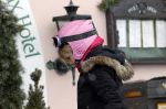 Lech 19 februari 2012
Prinses Maxima arriveert bij hotel Post met prinses Luana en Zaria (rose pak en groene helm) en Prins Willem Alexander en prinses Amalia Ariane en Alexia.
Peter Smulders bv