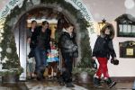 Lech 19 februari 2012
Prinses mabel Wisse Smit en Prins Willem Alexander vertrekken vanuit Hotel Post naar het ziekenhuis in Innsbruck waar Prins Friso ligt na zijn skiongeluk. Prinses Amalia Ariane en Alexia vertrekken met aupair.
Peter Smulders bv