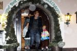 Lech 19 februari 2012
Prinses mabel Wisse Smit en Prins Willem Alexander vertrekken vanuit Hotel Post naar het ziekenhuis in Innsbruck waar Prins Friso ligt na zijn skiongeluk. Prinses Amalia Ariane en Alexia vertrekken met aupair.
Peter Smulders bv