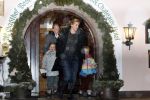 Lech 19 februari 2012
Prinses mabel Wisse Smit en Prins Willem Alexander vertrekken vanuit Hotel Post naar het ziekenhuis in Innsbruck waar Prins Friso ligt na zijn skiongeluk. Prinses Amalia Ariane en Alexia vertrekken met aupair.
Peter Smulders bv