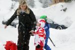 Lech 19 februari 2012
Prinses Maxima Prins Willem Alexander Prinses laurentien Prins Constantin Prinses Mabel Wisse Smit en de prinsesjes Amalia Ariane Alexia Eloise Claus Cazimir Luana en Zaria gaan skien en vertrekken bij Hotel Post.
Peter Smulders bv