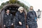 Lech 19 februari 2012
Koningin Beatrix en prinses Mabel Wisse Smit vertrekken vanuit hotel Post met BMW X5 van politie naar ziekenhuis in Innsbruck waar Prins Friso ligt na zijn ski ongeluk.
Peter Smulders bv