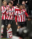Eindhoven, 26 Februari 2012 Kompetitiewedstrijd PSV-Feyenoord, eindstand 3-2
Tim Matavz wordt gefeliciteerd door Ola Toivonen en Zakaria Labayad
Foto Peter Smulders BV