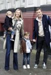 Amsterdam 18 maart 2012
Babyshower Nicolette v Dam en Bas Smit bij Artis. Winston Gerschtanowitz met Renate Verbaan en kinderen
Peter Smulders bv