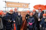 Utrecht 15 maart 2013
Frans Bauer Andre v Duin Antoinette Hertsenberg en Erica Terpstra leggen de eerste steen daar waar het nieuwe Kika kinderziekenhuis moet komen.
Peter Smulders bv