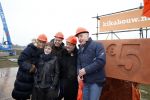 Utrecht 15 maart 2013
Frans Bauer Andre v Duin Antoinette Hertsenberg en Erica Terpstra leggen de eerste steen daar waar het nieuwe Kika kinderziekenhuis moet komen.
Peter Smulders bv