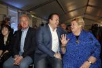Utrecht 15 maart 2013
Frans Bauer Andre v Duin Antoinette Hertsenberg en Erica Terpstra leggen de eerste steen daar waar het nieuwe Kika kinderziekenhuis moet komen.
Peter Smulders bv
