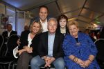 Utrecht 15 maart 2013
Frans Bauer Andre v Duin Antoinette Hertsenberg en Erica Terpstra leggen de eerste steen daar waar het nieuwe Kika kinderziekenhuis moet komen.
Peter Smulders bv