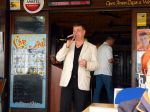 Benidorm, 7 Maart 2013
Andy de Wit ( Ad v d Hurk) voor en optreden in Cafe Rest. 
De Blauwe Walvis
Foto Peter Smulders BV
