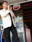 Benidorm, 7 Maart 2013
Andy de Wit ( Ad v d Hurk) voor en optreden in Cafe Rest. 
De Blauwe Walvis
Foto Peter Smulders BV