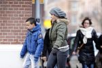 Amsterdam 18 maart 2013
Zangeres Anouk met haar zoon op straat in Amsterdam.
Peter Smulders bv