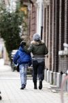 Amsterdam 18 maart 2013
Zangeres Anouk met haar zoon op straat in Amsterdam.
Peter Smulders bv