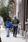 Amsterdam 18 maart 2013
Zangeres Anouk met haar zoon op straat in Amsterdam.
Peter Smulders bv