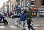 Amsterdam 18 maart 2013
Zangeres Anouk met haar zoon op straat in Amsterdam.
Peter Smulders bv