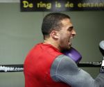 Oostzaan 11 maart 2013
Persconferentie en training Badr Hari bij Mike's gym.
Peter Smulders bv