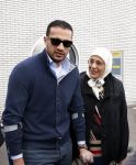 Schiphol 17 maart 2013
Badr Hari en Estelle Cruijff komen terug van de K1 finale in Zagreb waar Badr zijn voet gebroken heeft . Badr wordt in een rolstoel naar zijn auto gebracht. Badr met zijn moeder
Peter Smulders bv