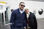 Schiphol 17 maart 2013
Badr Hari en Estelle Cruijff komen terug van de K1 finale in Zagreb waar Badr zijn voet gebroken heeft . Badr wordt in een rolstoel naar zijn auto gebracht. Badr met zijn moeder
Peter Smulders bv