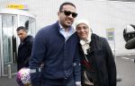 Schiphol 17 maart 2013
Badr Hari en Estelle Cruijff komen terug van de K1 finale in Zagreb waar Badr zijn voet gebroken heeft . Badr wordt in een rolstoel naar zijn auto gebracht. Badr met zijn moeder
Peter Smulders bv
