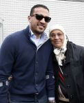 Schiphol 17 maart 2013
Badr Hari en Estelle Cruijff komen terug van de K1 finale in Zagreb waar Badr zijn voet gebroken heeft . Badr wordt in een rolstoel naar zijn auto gebracht. Badr met zijn moeder
Peter Smulders bv