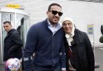 Schiphol 17 maart 2013
Badr Hari en Estelle Cruijff komen terug van de K1 finale in Zagreb waar Badr zijn voet gebroken heeft . Badr wordt in een rolstoel naar zijn auto gebracht. Badr met zijn moeder
Peter Smulders bv