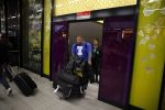 Schiphol 17 maart 2013
Badr Hari en Estelle Cruijff komen terug van de K1 finale in Zagreb waar Badr zijn voet gebroken heeft . Badr wordt in een rolstoel naar zijn auto gebracht. Trainer Mike
Peter Smulders bv
