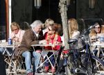 Amsterdam 4 maart 2013
Carolien v d Berg met een vriendin en Huub Stapel  op terras bij George.
Peter Smulders bv