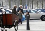 Amsterdam 18 maart 2013
Connie Breukhoven met haar hulp Jannie en kleinkinderen.
Peter Smulders bv