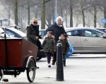 Amsterdam 18 maart 2013
Connie Breukhoven met haar hulp Jannie en kleinkinderen.
Peter Smulders bv
