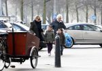 Amsterdam 18 maart 2013
Connie Breukhoven met haar hulp Jannie en kleinkinderen.
Peter Smulders bv