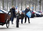 Amsterdam 18 maart 2013
Connie Breukhoven met haar hulp Jannie en kleinkinderen.
Peter Smulders bv