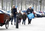 Amsterdam 18 maart 2013
Connie Breukhoven met haar hulp Jannie en kleinkinderen.
Peter Smulders bv