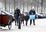 Amsterdam 18 maart 2013
Connie Breukhoven met haar hulp Jannie en kleinkinderen.
Peter Smulders bv