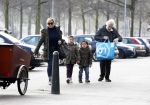 Amsterdam 18 maart 2013
Connie Breukhoven met haar hulp Jannie en kleinkinderen.
Peter Smulders bv